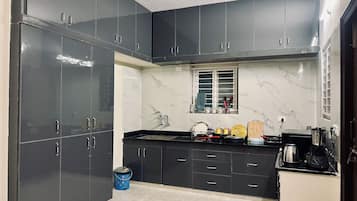 Luxury Apartment, Balcony | Private kitchen | Fridge, microwave, oven, stovetop