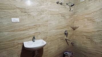 Luxury Apartment, Balcony | Bathroom | Shower, free toiletries, hair dryer, slippers