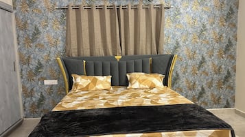 Luxury Apartment, Balcony | In-room safe, desk, laptop workspace, blackout curtains