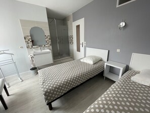 WiFi, bed sheets