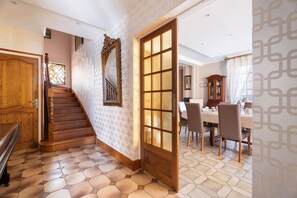 Dining - Bed and Breakfast 'La Mansardière - Chambre 1' with Shared Garden and Wi-Fi (Cancale)