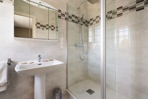 Shower, towels