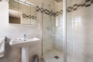 シャワー、タオル