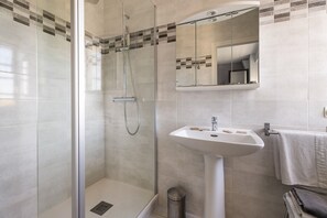 Shower, towels