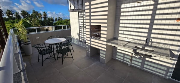 Studio | Outdoor dining