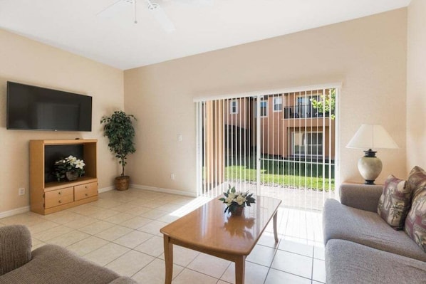 Townhome, 4 Bedrooms | Living area