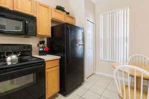 Townhome, 4 Bedrooms | Private kitchen | Fridge, oven, coffee/tea maker, toaster