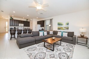 Villa, 5 Bedrooms | Living area
