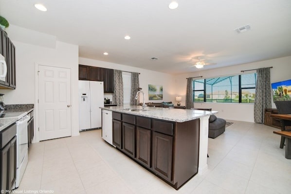 Villa, 5 Bedrooms | Private kitchen