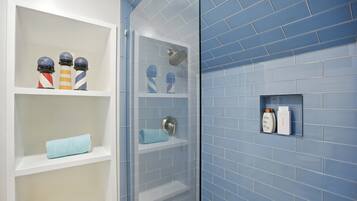 Maison, 3 chambres | Salle de bain | Serviettes fournies, shampooing