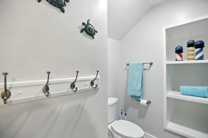 House, 3 Bedrooms | Bathroom | Towels, shampoo