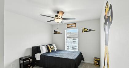 Modern Townhome Retreat In Prime Location 3 Bedroom Townhouse