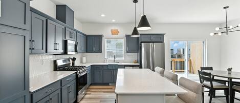 Townhouse, 3 kamar tidur | Dapur pribadi | Lemari es, oven, mesin pembuat kopi/teh, dan pemanggang roti