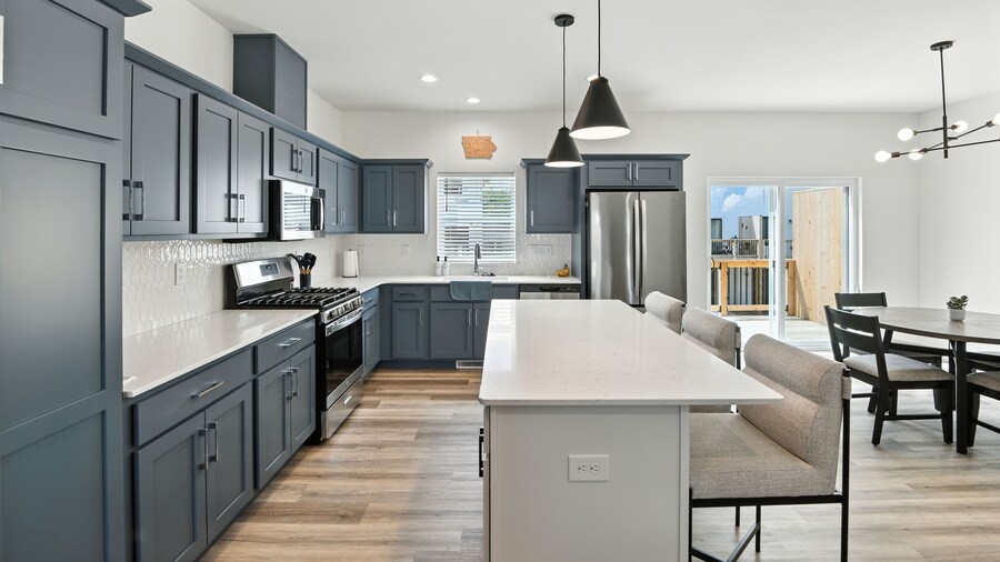 Modern Townhome Retreat In Prime Location 3 Bedroom Townhouse