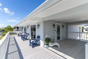 Terrace/patio - The Twin Palm Villas in Sombrero Beach - B- Oceanfront home with great views. (Marathon)