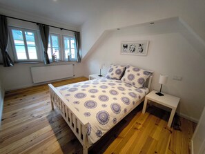3 bedrooms, desk, iron/ironing board, travel cot