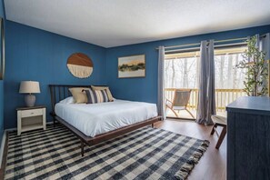 5 bedrooms, iron/ironing board, WiFi, bed sheets