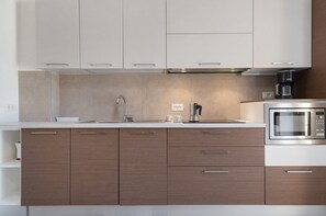 Fridge, microwave, stovetop, dishwasher - Apartment 'Auelehof  Matilde' with Mountain View, Wi-Fi and Air Conditioning (Laives)