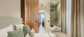 Lavie Maison : Hot Tub near Eiffel Tower