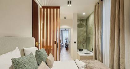 Lavie Maison : Hot Tub near Eiffel Tower