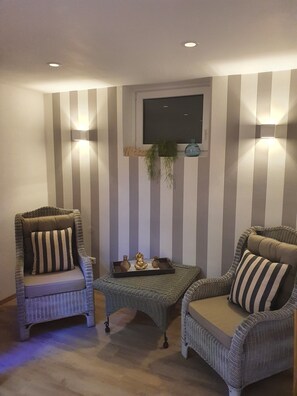 Interior - Relax Apartment "Eifelraum" in the Heart of the Volcanic Eifel with Sauna (Oberbettingen)