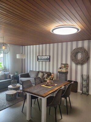 Interior - Relax Apartment "Eifelraum" in the Heart of the Volcanic Eifel with Sauna (Oberbettingen)