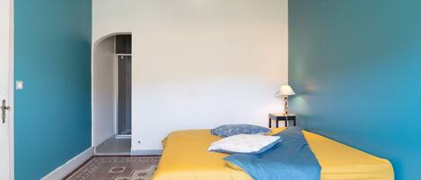 1 bedroom, iron/ironing board, WiFi, bed sheets