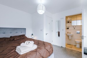 2 bedrooms, free WiFi, bed sheets - Luxury 2br in Salford, Slps 6, Wifi, Parking & ps5 (Salford)