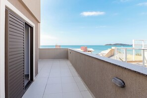 Deluxe Twin Room, Beach View | Terrace/patio