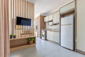 Superior Triple Room, City View | Living area