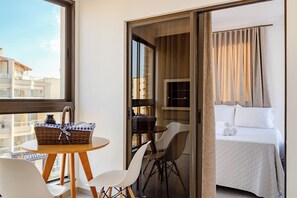 Kamar Triple Superior, pemandangan kota | Makan di kamar