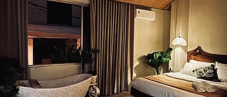 Quarto casal luxo, vista para a cidade | Escrivaninha, Wi-Fi de cortesia, roupa de cama