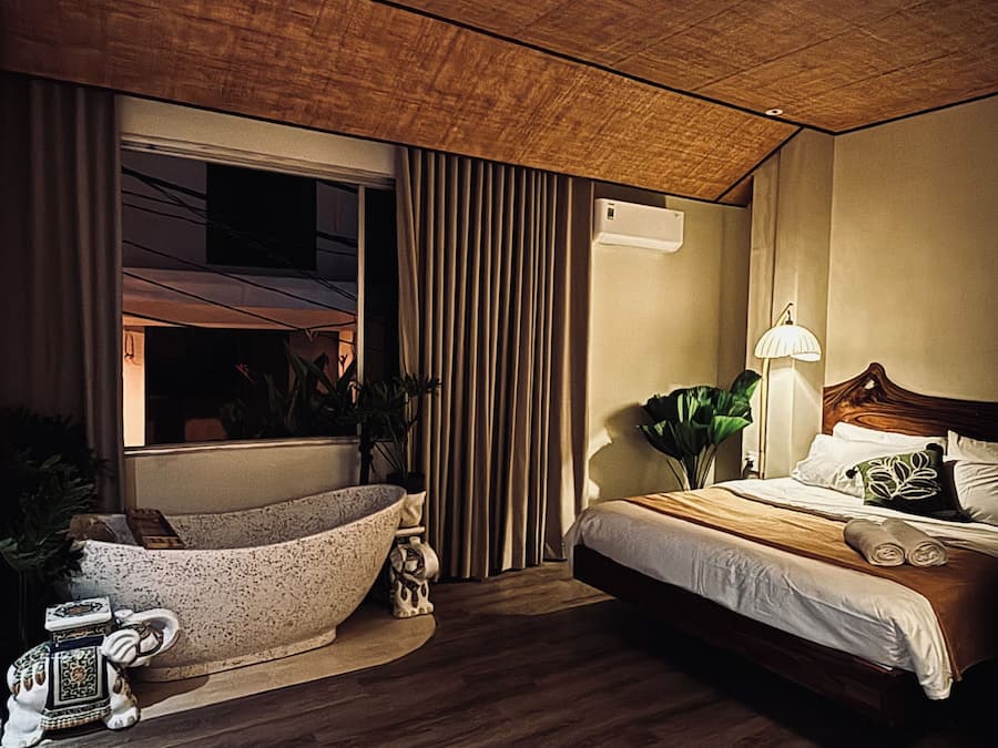 Habitación Deluxe doble, vistas a la ciudad | Escritorio, wifi gratis, ropa de cama