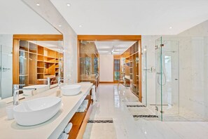 Villa | 6 bedrooms, Internet