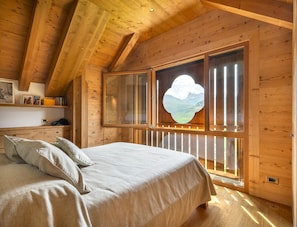 4 makuuhuonetta, silitysrauta/-lauta, ilmainen Wi-Fi, vuodevaatteet