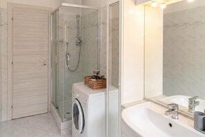 Bathroom - Superior Apartment with Balcony (ROMA)