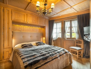 5 bedrooms, free WiFi, bed sheets - Elegant Tablà with Garden R&R (Cortina d´Ampezzo)