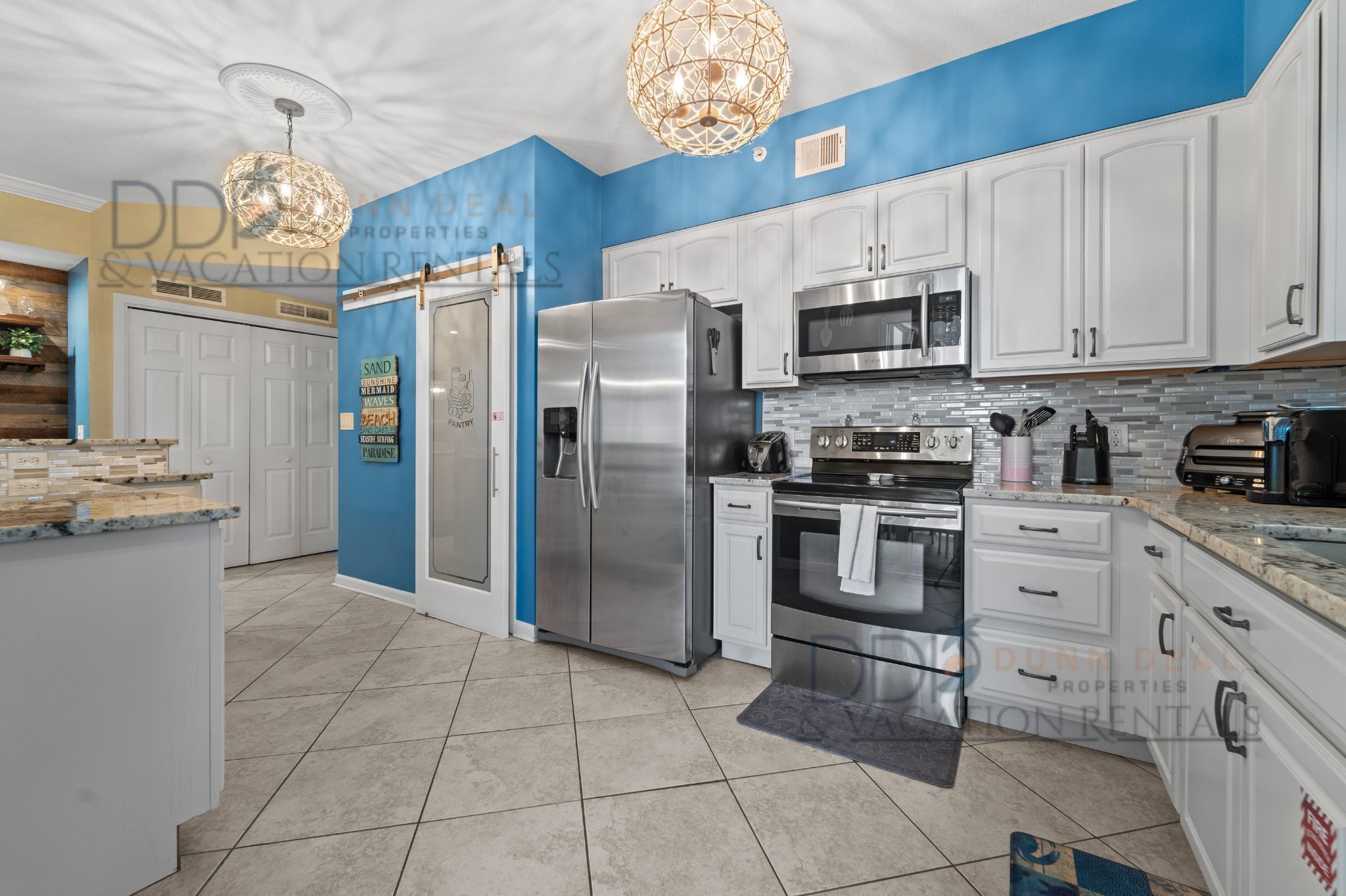 ثلاجة، ميكروويف، فرن، موقد طهي مسطح