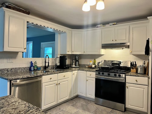 15min to Gillette! Firepit, Patio, Grill + Smoker, Driver for World Cup Games