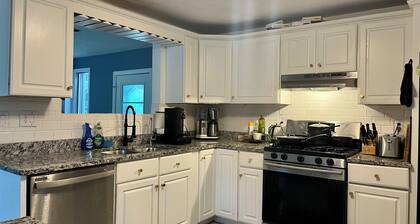 15min to Gillette! Firepit, Patio, Grill + Smoker, Driver for World Cup Games