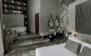 5 bedrooms, internet, bed sheets