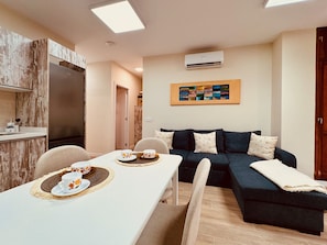 Interior - Cosmópolis 2 (Santa Lucía de Tirajana)