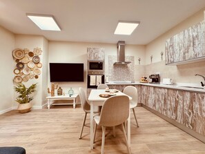 Fridge, microwave, oven, coffee/tea maker