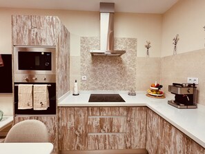 Fridge, microwave, oven, coffee/tea maker