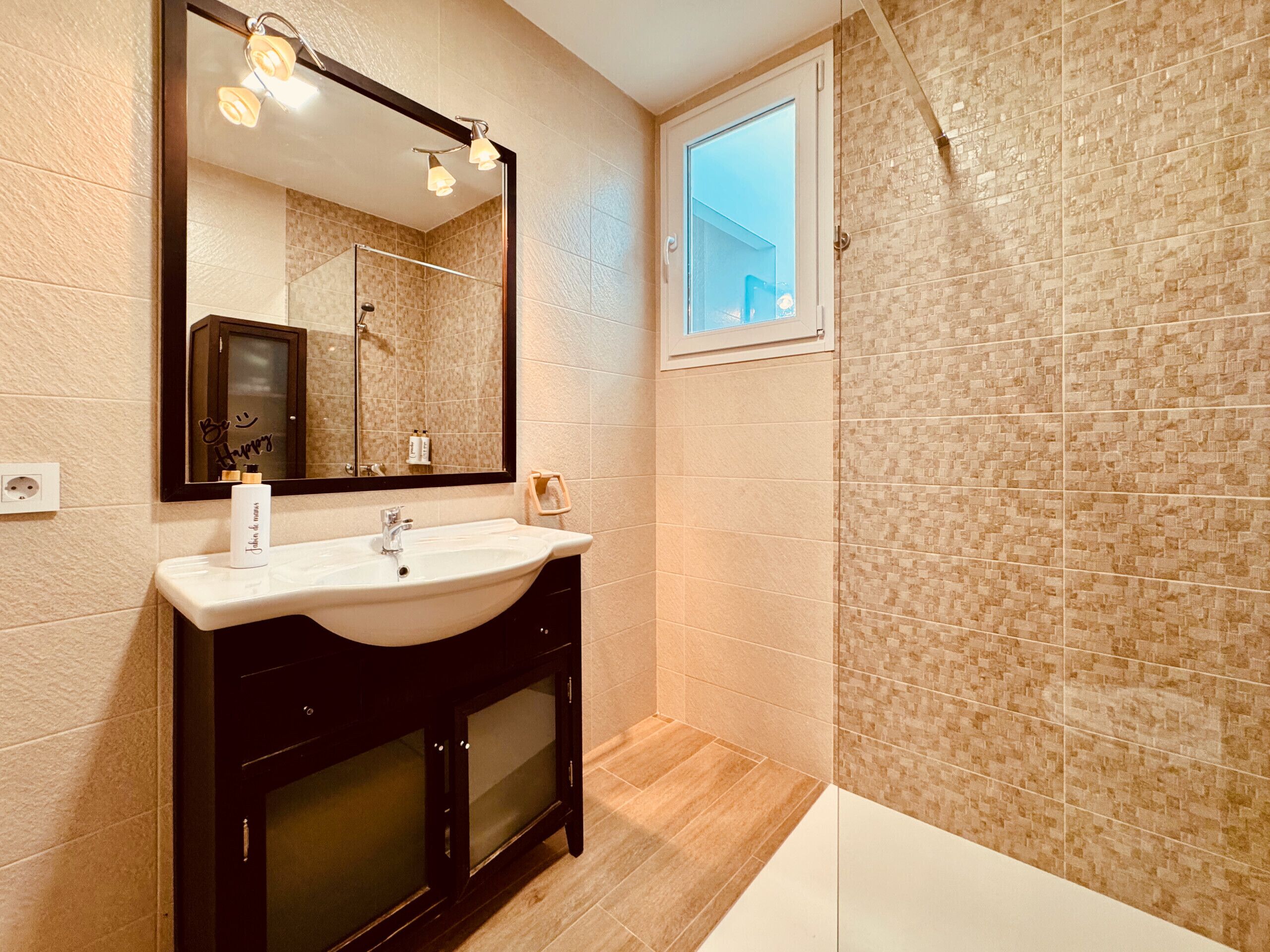 Dusch, hårtork och schampo