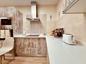 Fridge, microwave, oven, coffee/tea maker