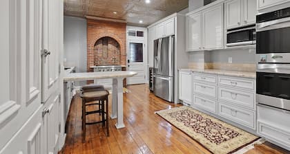 Pittsburgh Stay – Walk to Stadiums, Stage AE + Casino, Remote-Work Ready