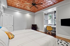 4 bedrooms, desk, iron/ironing board, travel cot