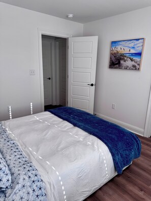 3 bedrooms, iron/ironing board, free WiFi, bed sheets - Chic Beach Getaway, Near Casinos/Airport/Coliseum (Gulfport)