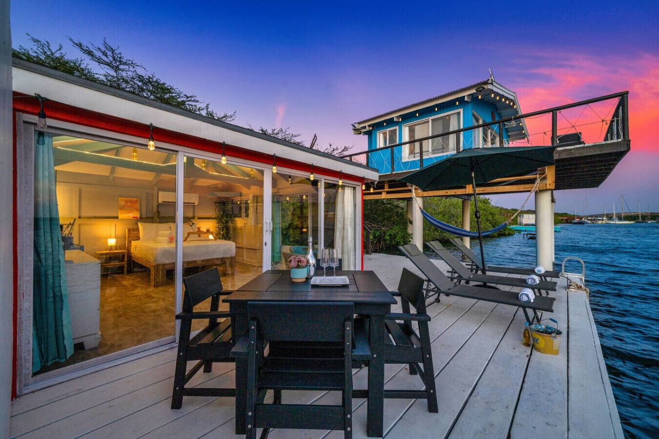 屋外ダイニングエリア